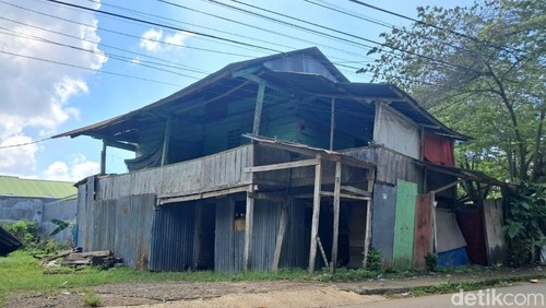 Penampakan rumah terduga teroris yang ditangkap Densus 88 di Kabupaten Gowa, Sulsel.