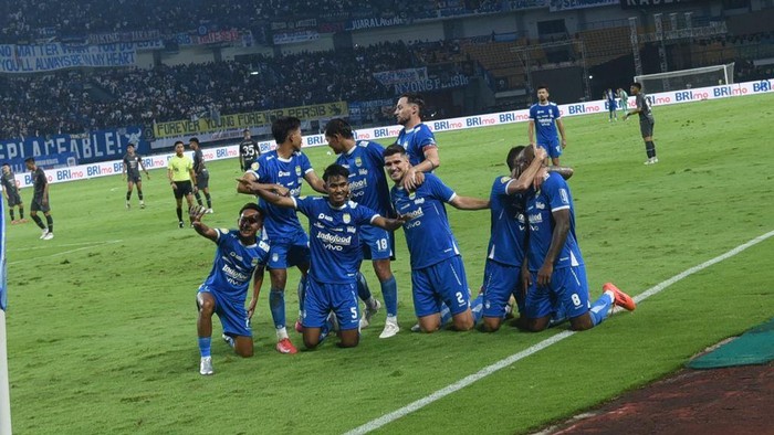 Persib Bandung juara.