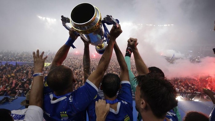 Persib Bandung juara.