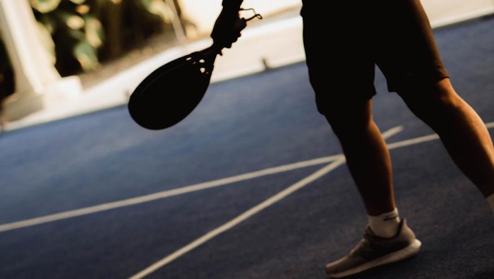 Padel merupakan olahraga raket yang memadukan elemen tenis dan squash. Permainan dilakukan di lapangan berdinding yang lebih kecil dari lapangan tenis, menggunakan raket solid tanpa senar dan bola bertekanan rendah.