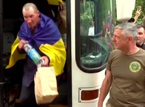 Video Rusia-Ukraina Tukar 307 Tahanan Perang, Keluarga Sambut Dengan Haru