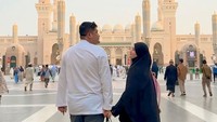 Teman-teman, doain ya semoga Allah permudah, Allah beri kesehatan dan kelancaran dalam perjalanan haji kami. Sekali lagi mohon maaf lahir dan batin untuk semua kesalahan-kesalahan kami, tulis Ryana Dea dilihat dari Instagramnya, Minggu (25/5/2025). Foto: dok. Instagram Ryana Dea