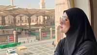 Ryana Dea memohon doa akan memulai perjalanan ke Makkah dan melaksanakan ibadah haji. Foto: dok. Instagram Ryana Dea