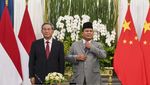 Momen Jabat Tangan Erat Prabowo & PM Li Qian, Tandai Hubungan Karib RI-China