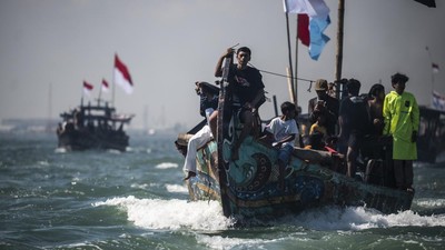 Nelayan Tambaklorok Semarang Gelar Tradisi Sedekah Laut