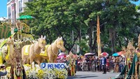 Event tahunan ini menjadi bagian dari rangkaian Hari Jadi Kota Surabaya (HJKS) ke-732 dan digelar dengan rute mulai dari depan Tugu Pahlawan hingga Balai Pemuda. (Foto: Esti Widiyana/detikJatim)