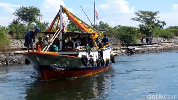 Tradisi Ngater Kajien di Gili Trawangan Probolinggo