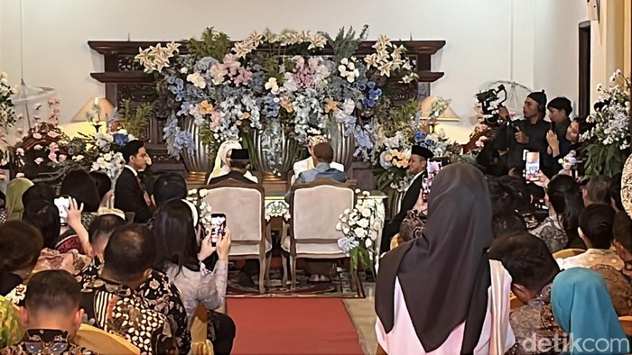 Wakil Presiden RI, Gibran Rakabuming Raka menjadi saksi nikah eks Ajudan saat menjadi Wali Kota Solo, Minggu (25/5/2025)