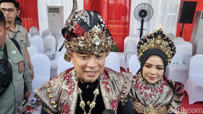 Wali Kota Eri Cahyadi usai acara Surabaya Vaganza di finish Balai Pemuda.