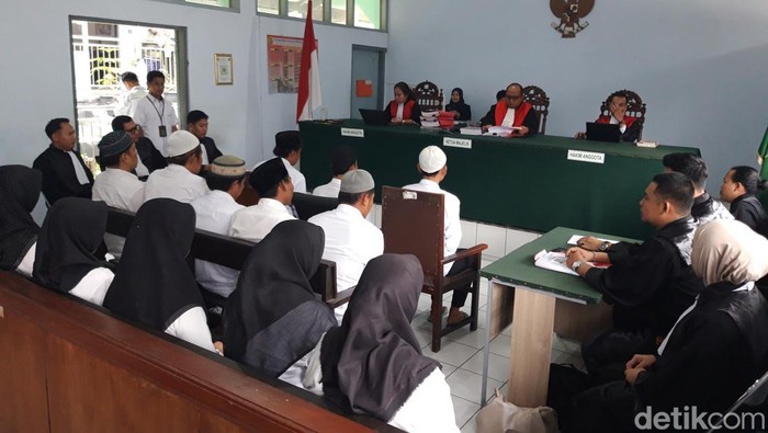 14 terdakwa kasus penganiayaan anak di Banyusri, Wonosegoro menjalani sidang tuntutan di PN Boyolali, Senin (26/5/2025).