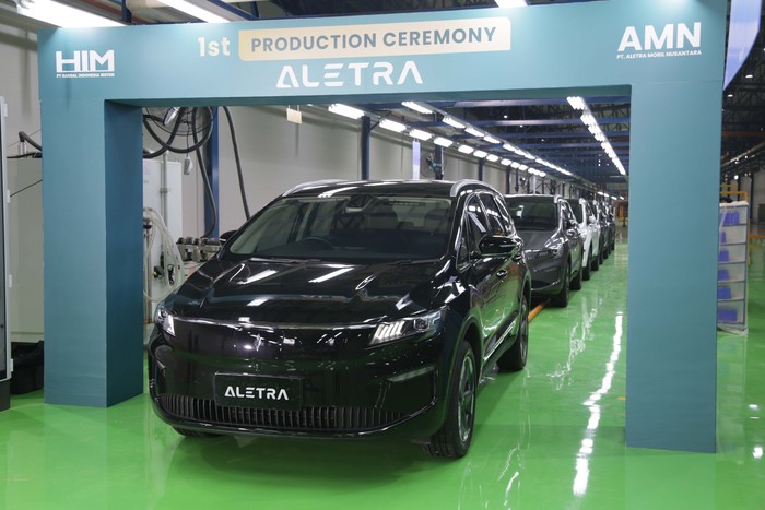 Aletra resmikan produksi mobil listrik mereka di PT Handal Indonesia Motor