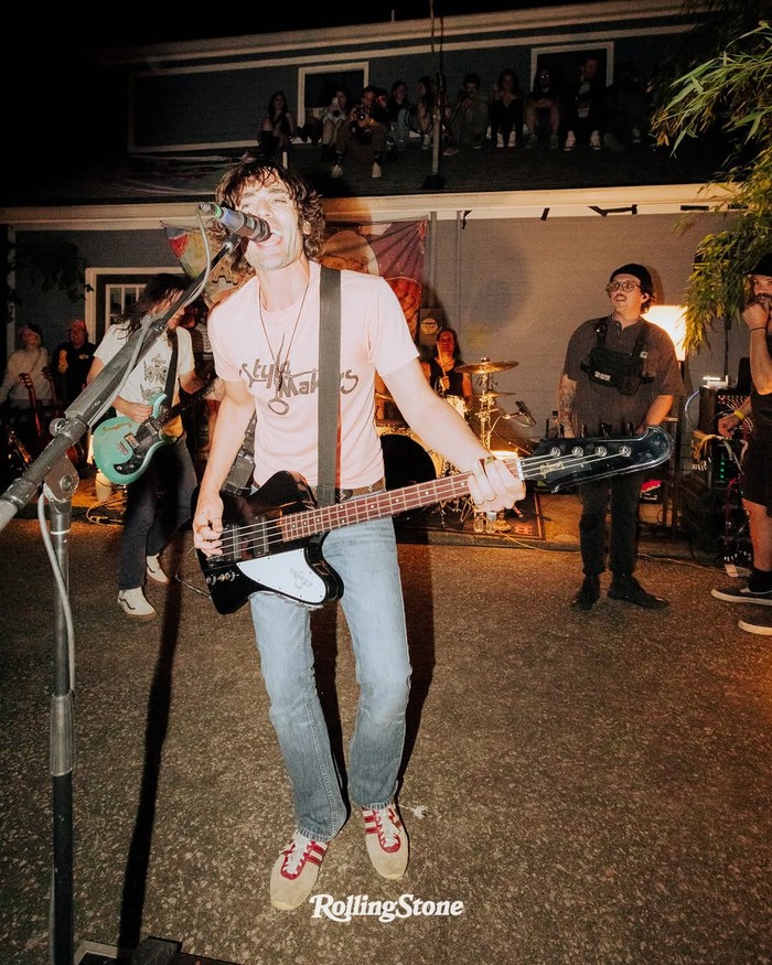All American Rejects All American Rejects menggelar tur dadakan gratis di tempat unik, namun dibubarkan polisi di Missouri.