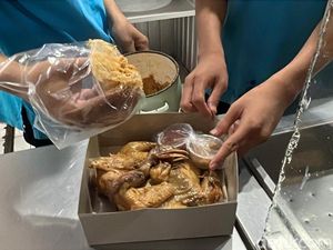 Ayam Goreng Widuran Nonhalal karena Minyak Gorengnya, Ini Kata Pegawai