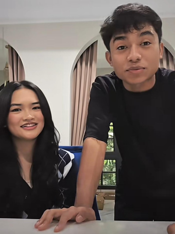 Betrand Peto dan Aqila Zhavira Betrand Peto dan Aqila Zhavira