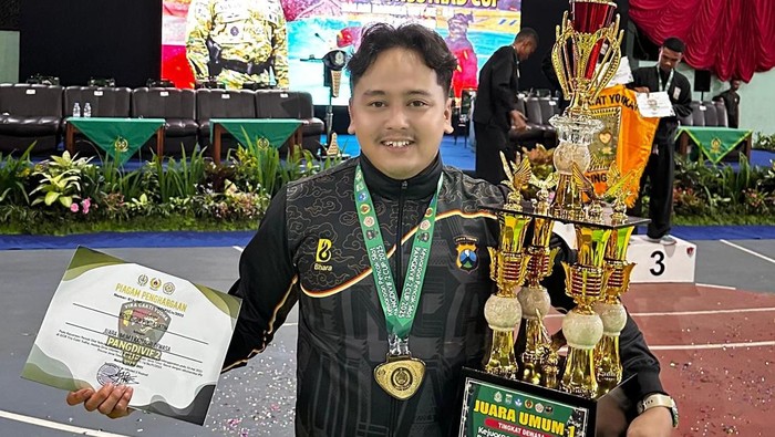 Bripda Sholeh Maulana meraih emas di Kejuaraan Terbuka Pencak Silat Pangdivif 2 Cup 2025 TNI/Polri dan Umum