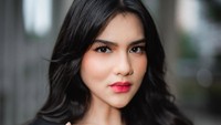 Siapa kuat menatap lama Davina Karamoy, kalau seperti ini? Foto: dok. Instagram Davina Karamoy