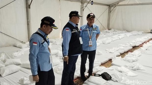 Dirjen Penyelenggara Haji dan Unrah Kementerian Agama (Kemenag) Hilman Latief mengecek persiapan fasilitas untuk wukuf di Arafah, Arab Saudi. (Haris/detikcom)