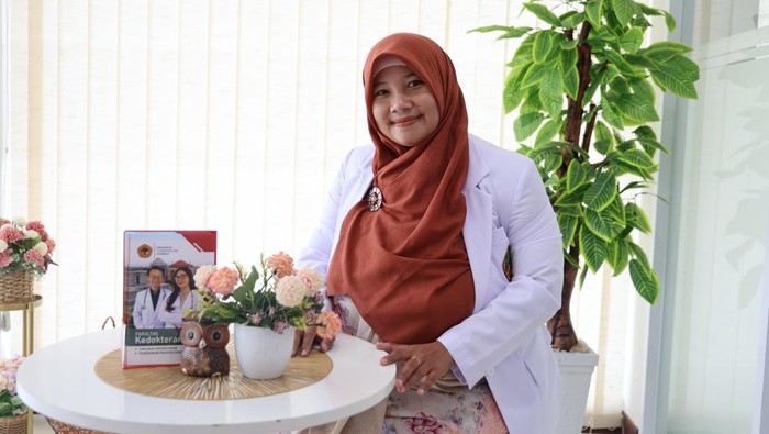 Dosen Fakultas Kedokteran Untag Surabaya, dr Adinda Istantina SpKJ