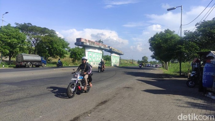 Dua pilar tol Buntung atau tol pedot