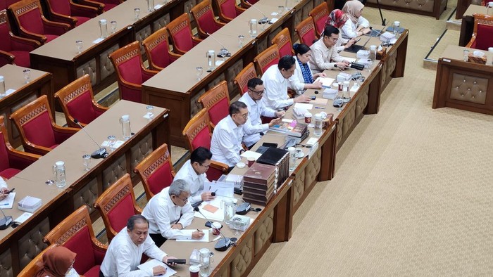 Menbud Fadli Zon Tegaskan yang Ditulis Ulang Bukan Sejarah Resmi