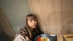 Pose Keren Ghea Indrawari Saat Makan BBQ hingga Durian