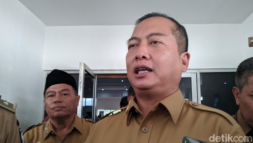 Gubernur NTB Lalu Muhamad Iqbal saat ditemui di kantor Gubernur NTB, Senin (26/5/2025). (Ahmad Viqi/detikBali)