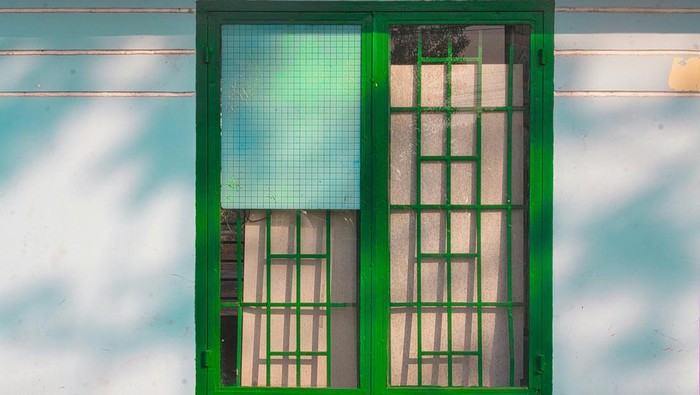 Memilih Kusen Aluminium atau Kayu? Simak Plus Minusnya
