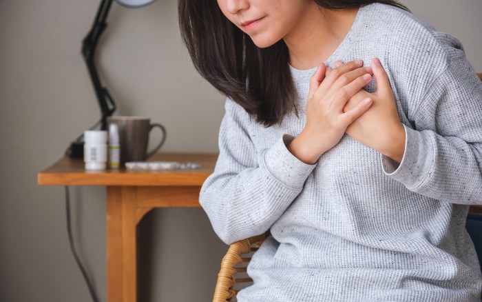 Nyeri Dada Tiba-tiba Perlu Segera Periksa? Ini Penjelasan Dokter