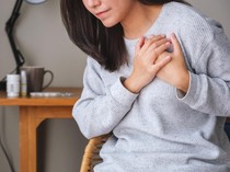 Kenali Tanda Serangan Jantung dari Keluhan Nyeri Dada