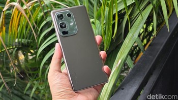 Ini adalah Infinix Note 50S 5G+ warna Titanium Gray. Foto: Adi Fida Rahman/detikINET