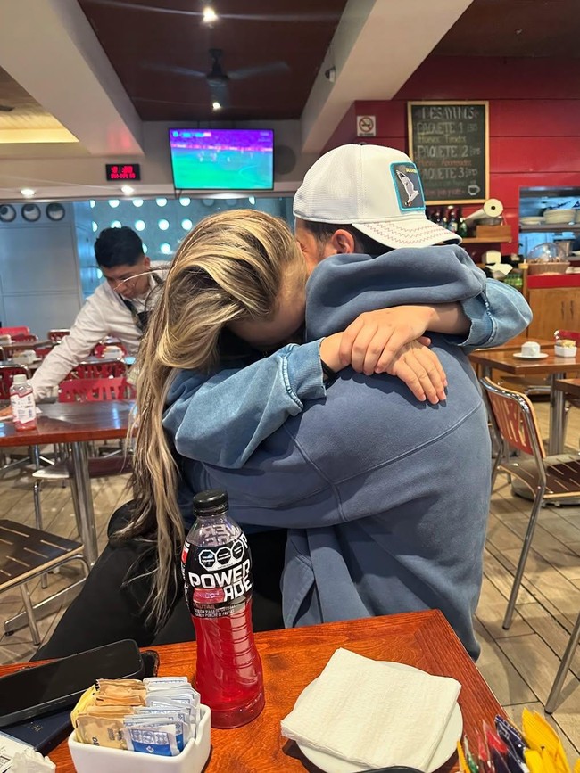 “Christopher adalah hal terfavorit saya untuk dibicarakan. Aku tidak seharusnya memanggilnya ‘hal’, dia orang terfavorit saya,” tutur penyanyi dan penari 22 tahun ini, seperti dikutip dari E! News. Foto: Instagram/@jojosiwa @chrishughesofficial