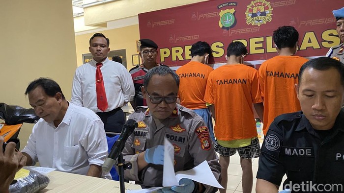 Jumpa pers Polres Metro Depok kasus pencurian motor