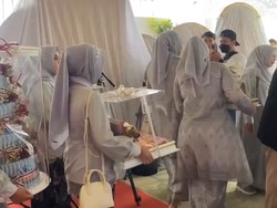 Perayaan Pernikahan Perak di Subang Viral, Suami Hadiahkan Istri Emas 1 Kg