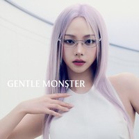 “Dia adalah model terbaik Gentle Monster,” “Wah, dia benar-benar terlihat seperti AI. Seperti tidak berasal dari dunia ini,” komentar sejumlah netizen Korea. Foto: dok. Gentle Monster