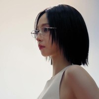 Tak sedikit netizen Korea yang membandingkan pesona Karina aespa dan Jennie BLACKPINK sebagai model Gentle Monster. Keduanya diharapkan bertemu dalam campaign koleksi kacamata baru. Foto: dok. Gentle Monster