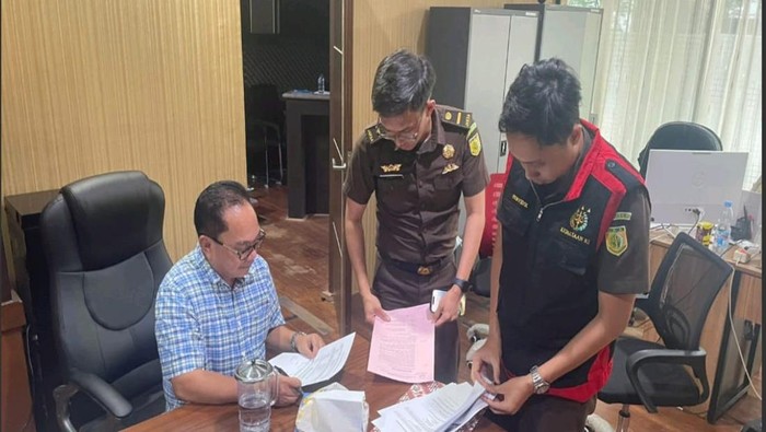 Kejati Kaltim geledah Dispora Kaltim terkait dugaan korupsi dana hibah DBON 2023.
