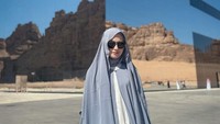 Kimberly Ryder kini fokus menjadi ibu rumah tangga sekaligus kembali ke dunia hiburan. Selain itu, ia juga suka membagikan momen seru ketika kulineran. Foto: Instagram @kimberlyryder