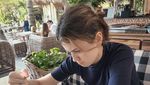 Keseruan Kimberly Ryder Saat Nikmati Burger hingga Tomahawk Steak