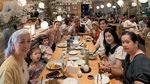 Keseruan Kimberly Ryder Saat Nikmati Burger hingga Tomahawk Steak