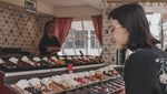 Keseruan Kimberly Ryder Saat Nikmati Burger hingga Tomahawk Steak