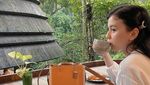 Keseruan Kimberly Ryder Saat Nikmati Burger hingga Tomahawk Steak