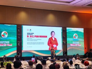 Pengurus Dekopin Dikukuhkan, Puan: 2 Periode Pak Jokowi Nggak Selesai-selesai