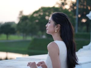 Gaya Liburan Mikha Tambayong