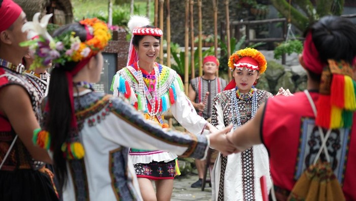 Liburan Mikha Tambayong di berbagai tempat wisata di Taiwan.