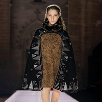Louis Vuitton menjadi rumah mode pertama yang menggelar peragaan busana di Palais des Papes. Pusat kepausan pernah bertempat di sini selama 70 tahun hingga tahun 1377. (Foto: Dok. Louis Vuitton)