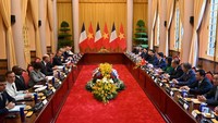 Kesepakatan dengan Airbus tersebut untuk maskapai penerbangan berbiaya rendah Vietnam VietJet (VJC.HM), dengan membeli 20 pesawat berbadan lebar A330neo. Nhac Nguyen/Pool via REUTERS