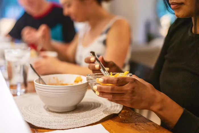 Mertua Abaikan Alergi Makanan Menantunya, Berakhir Menantu Sakit