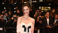 Margaret Qualley Gak Pernah Gagal Curi Perhatian