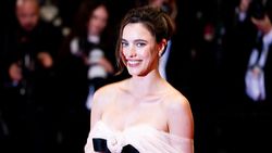 Margaret Qualley Gak Pernah Gagal Curi Perhatian