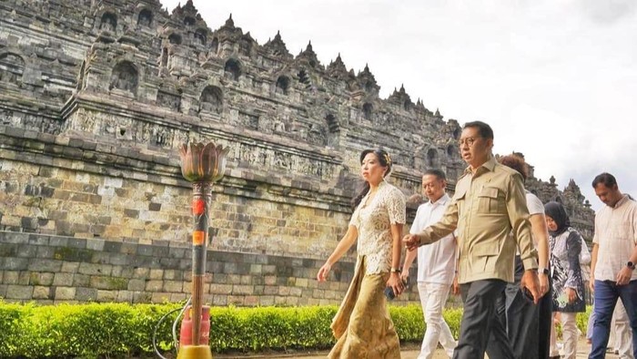 Menbud Fadli Zon di Candi Borobudur